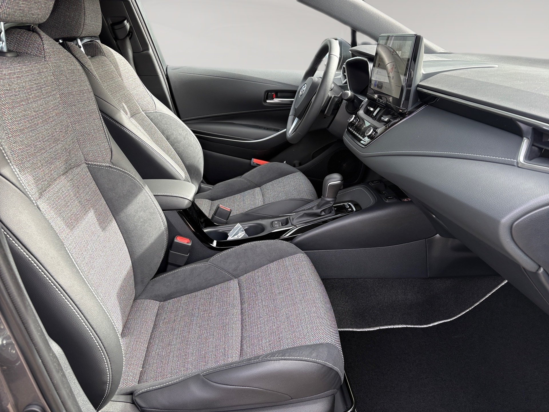 Foto 1 - Toyota Corolla Touring Sports 2.0 Hybrid TS Teamplayer mit Technik-P., marlingrau