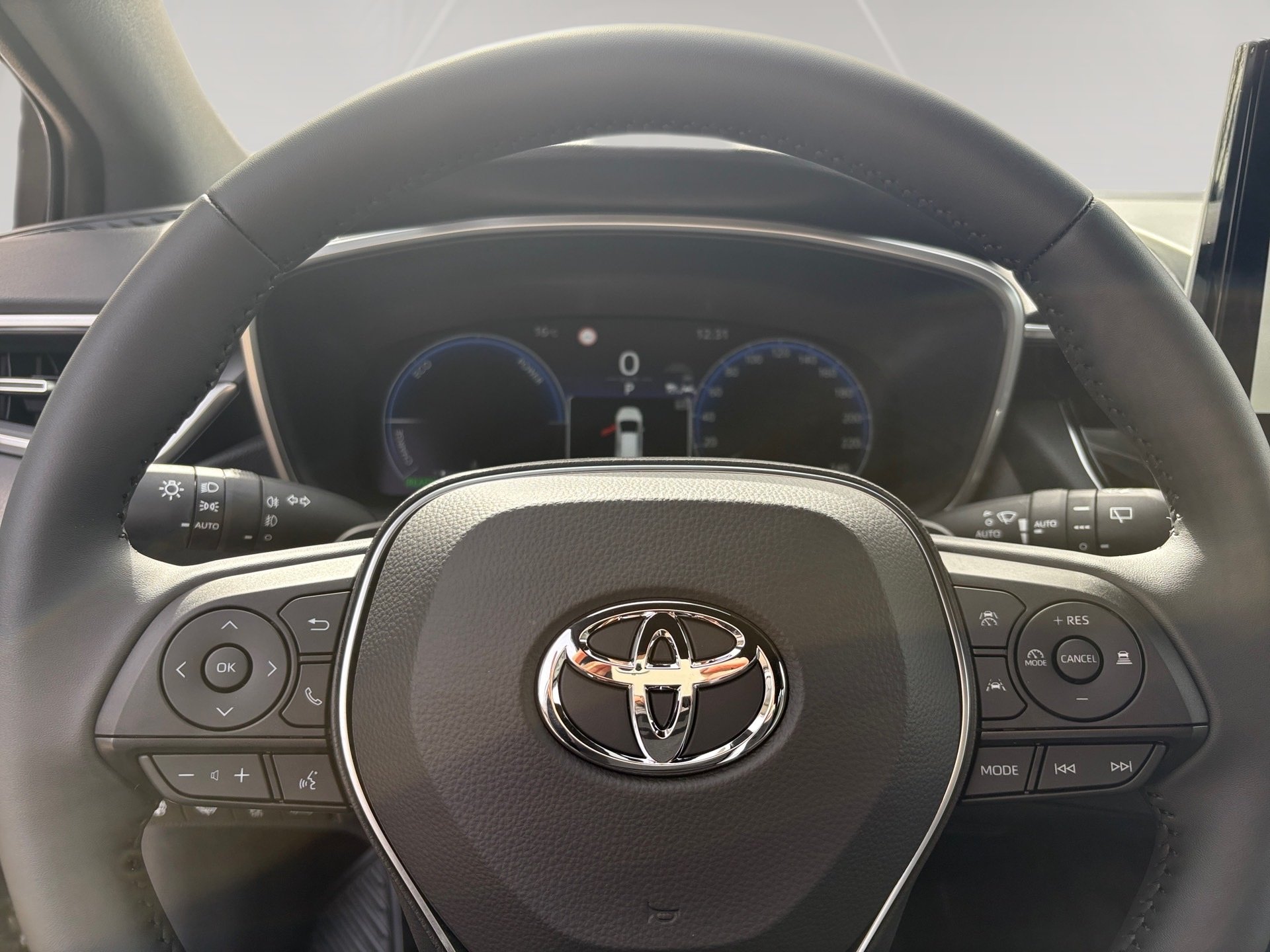 Foto 1 - Toyota Corolla Touring Sports 2.0 Hybrid TS Teamplayer mit Technik-P., marlingrau